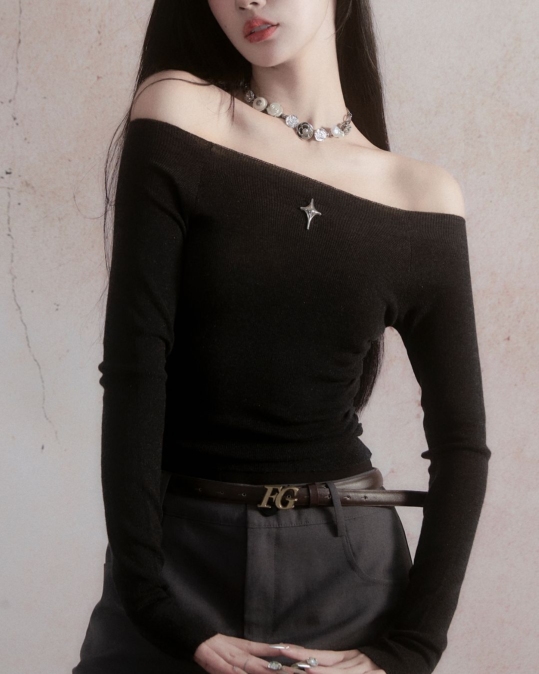 Off-Shoulder Fitted top　TP027