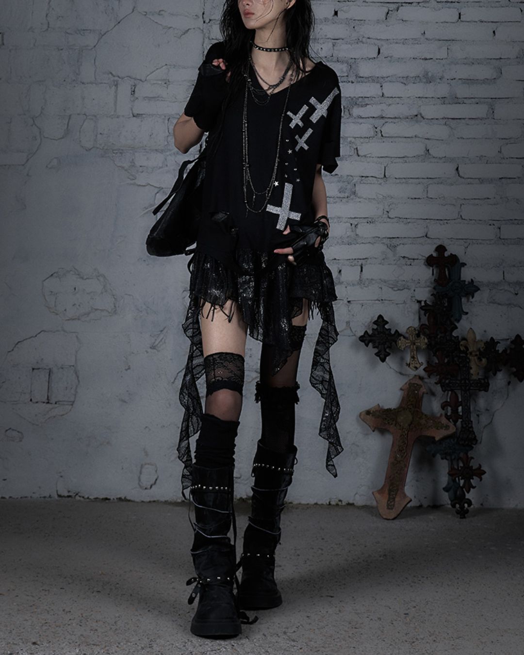 Cut-out Cross Stud Design T-shirt　TP040