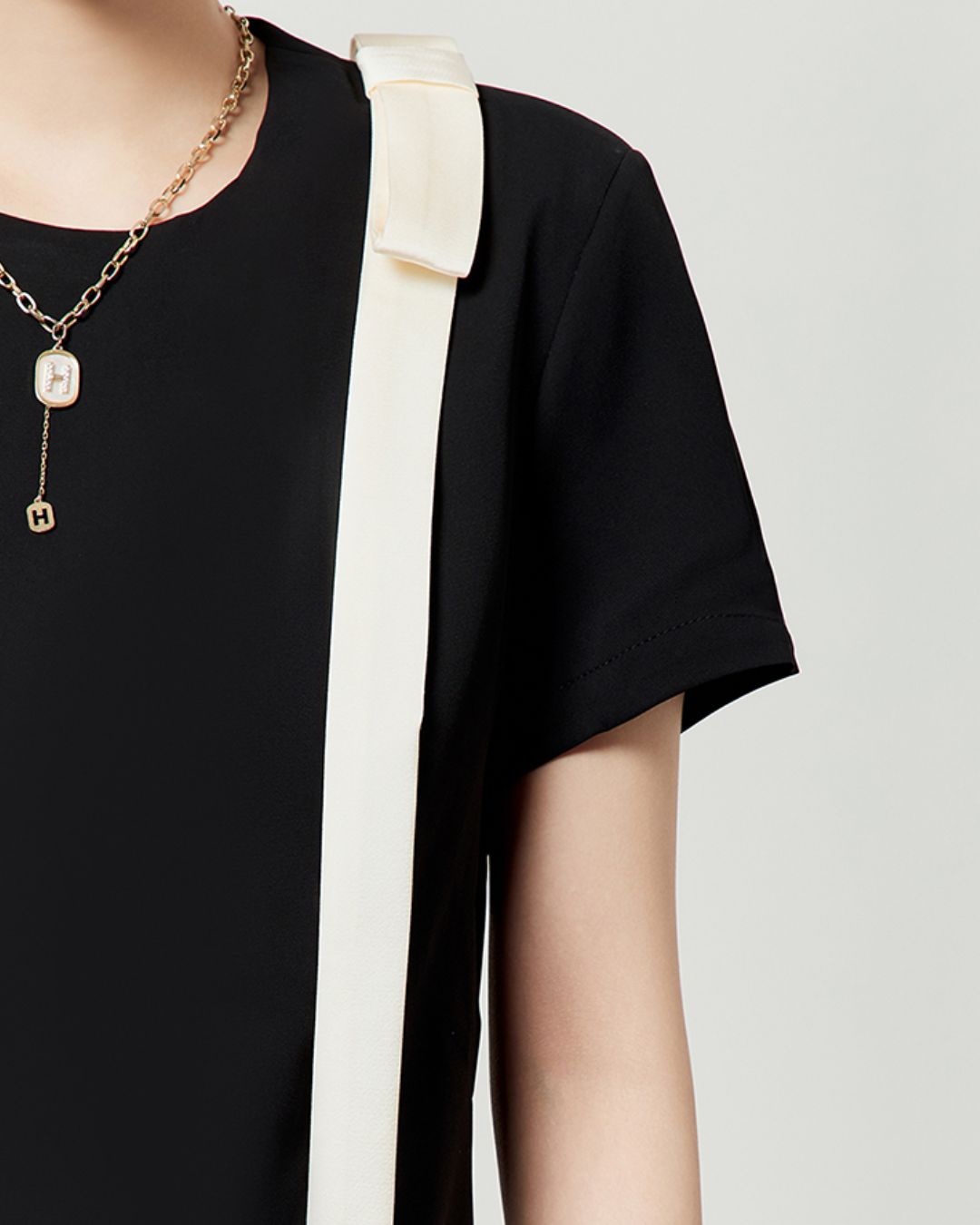 Shoulder Ribbon Pleated Black Dress　DR051