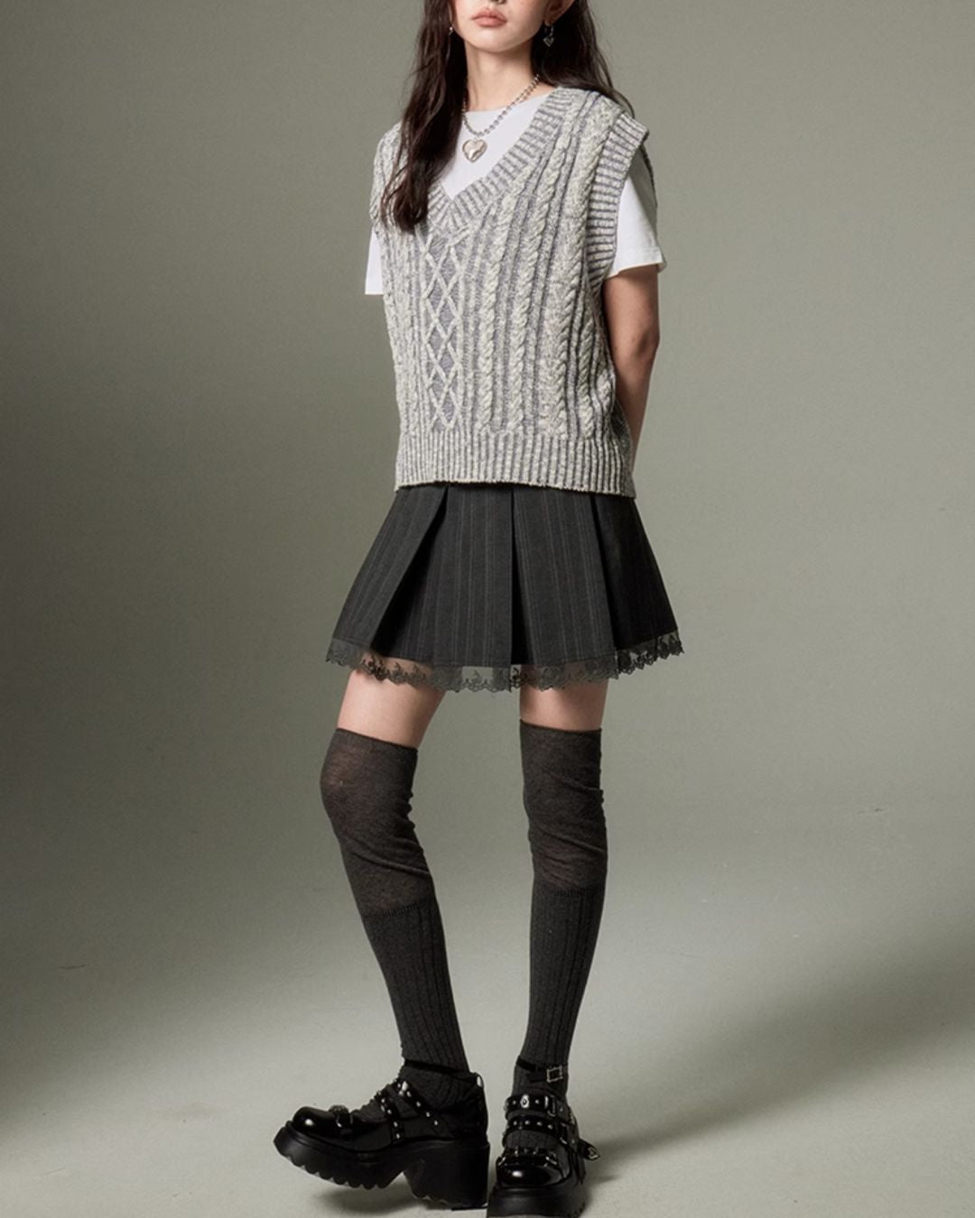 V-neck Cable Knit Vest　TP004