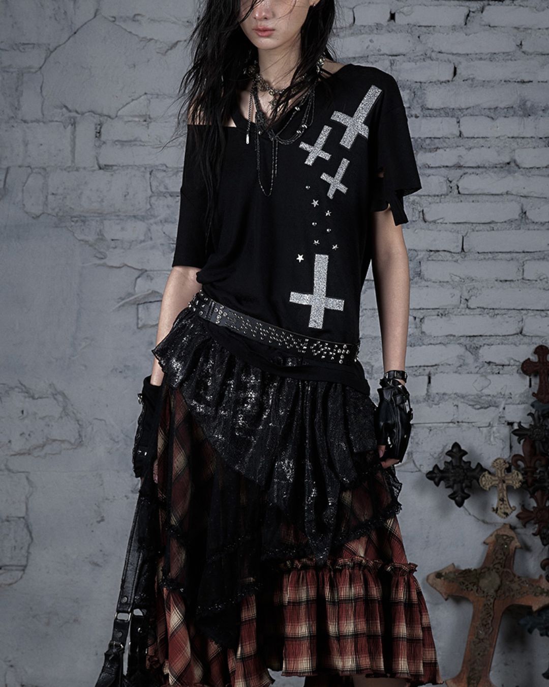 Cut-out Cross Stud Design T-shirt　TP040