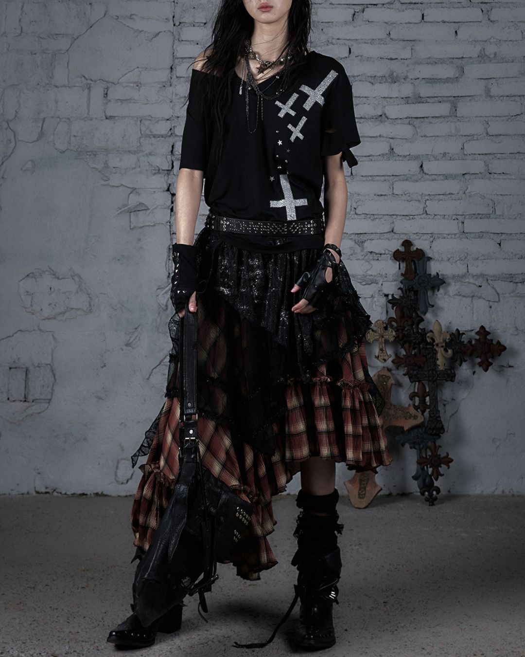 Cut-out Cross Stud Design T-shirt　TP040