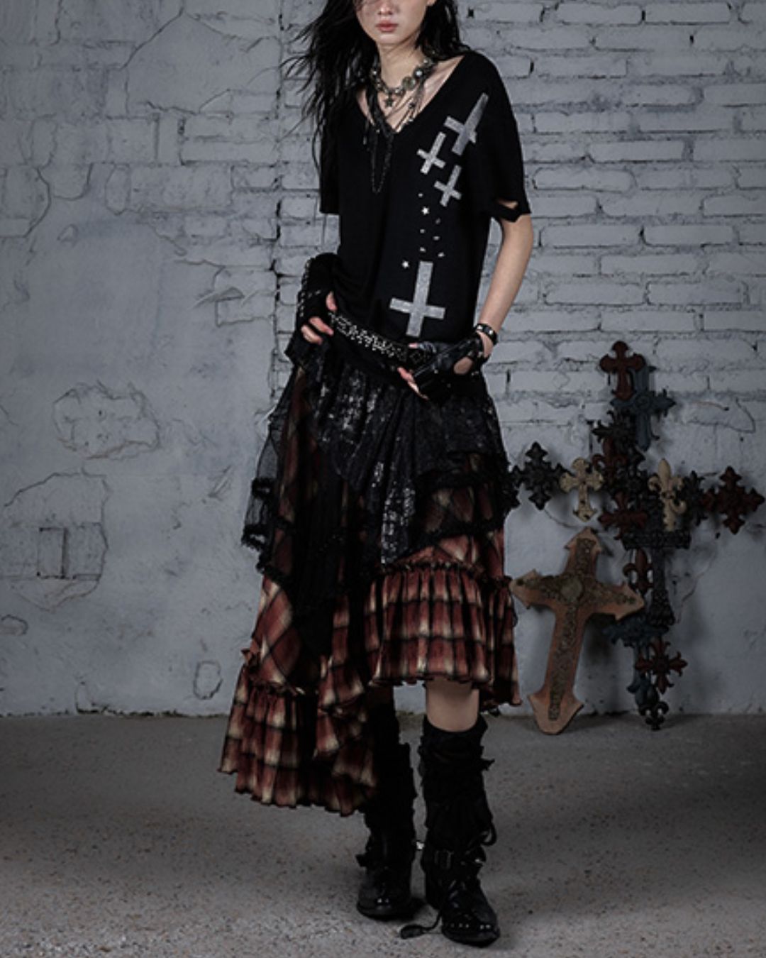 Cut-out Cross Stud Design T-shirt　TP040