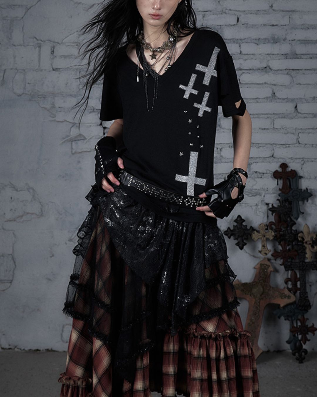 Cut-out Cross Stud Design T-shirt　TP040