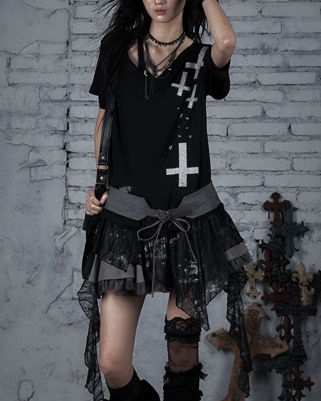 Cut-out Cross Stud Design T-shirt　TP040