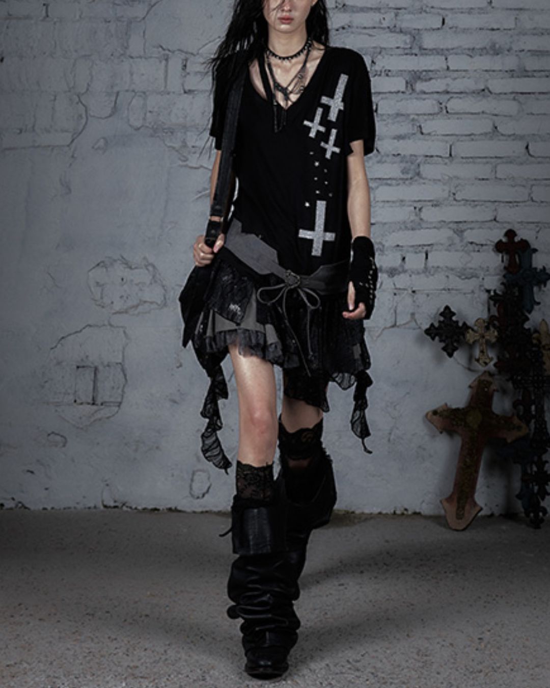 Cut-out Cross Stud Design T-shirt　TP040