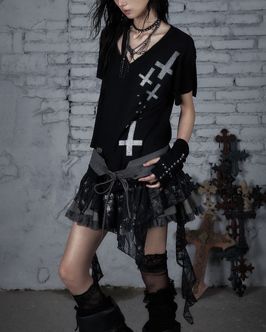 Cut-out Cross Stud Design T-shirt　TP040