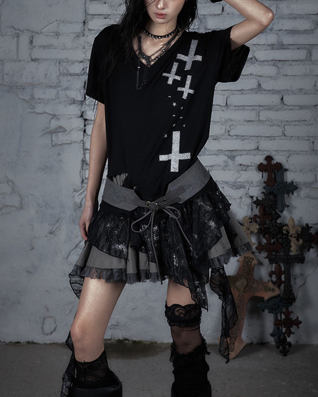 Cut-out Cross Stud Design T-shirt　TP040