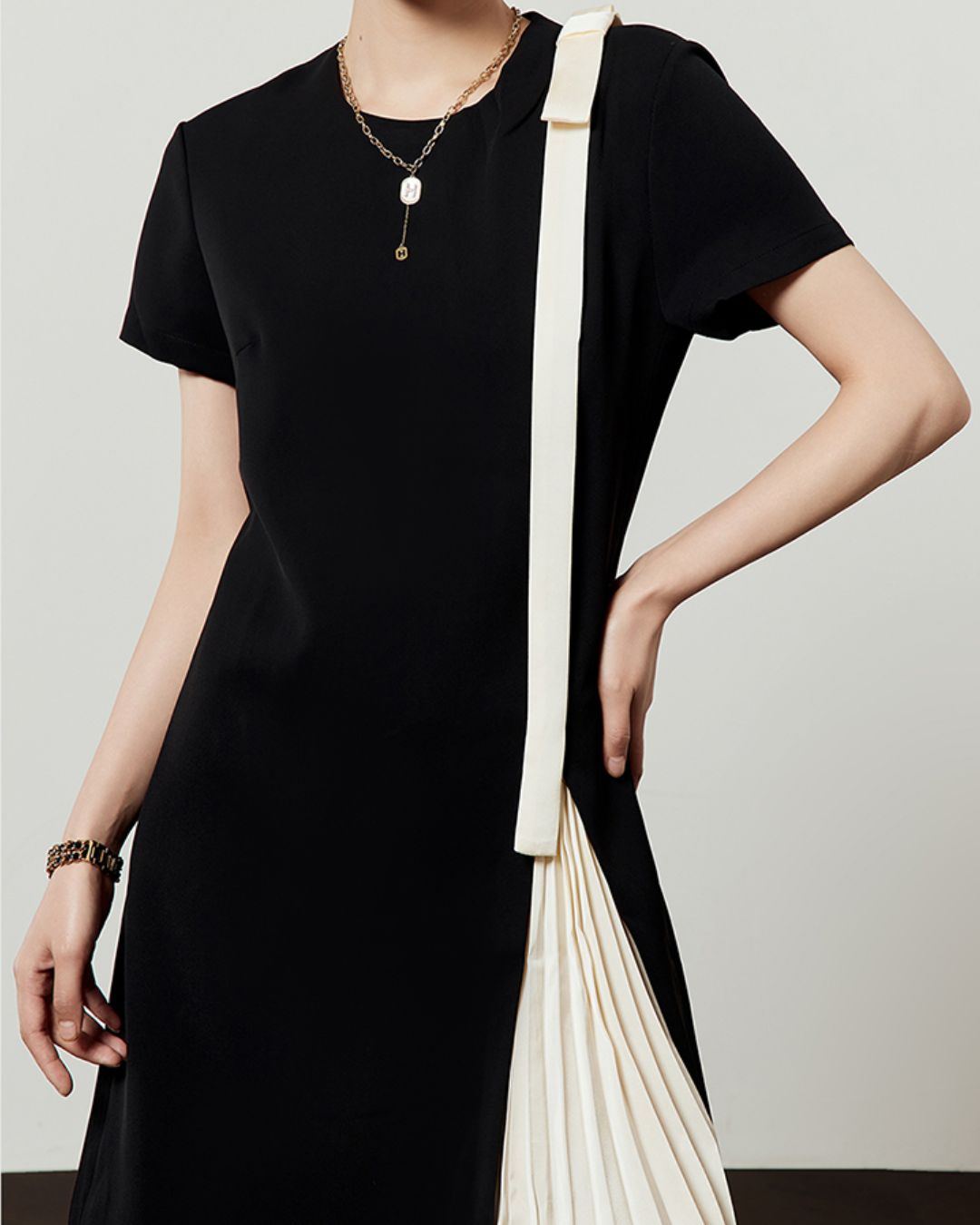 Shoulder Ribbon Pleated Black Dress　DR051