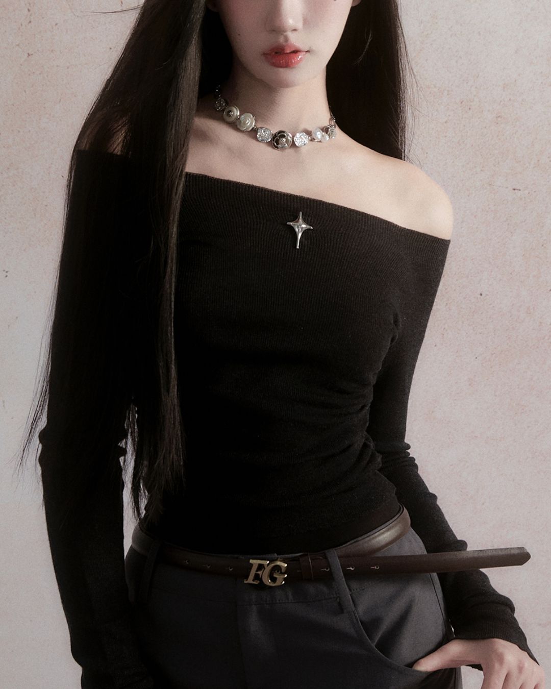 Off-Shoulder Fitted top　TP027