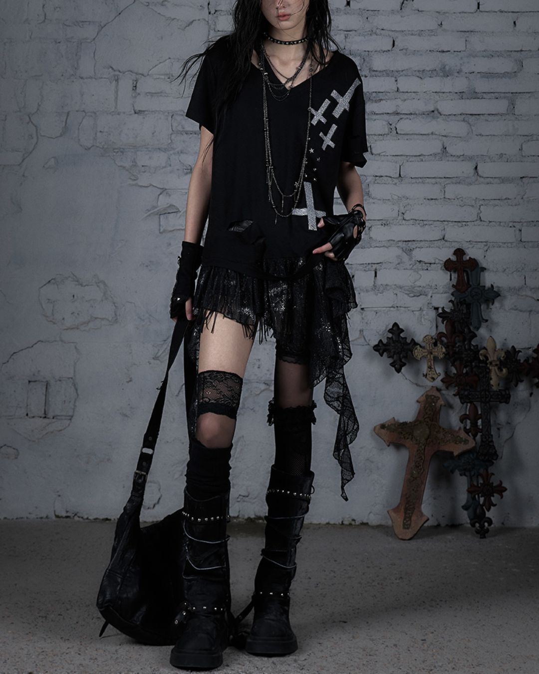 Cut-out Cross Stud Design T-shirt　TP040